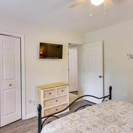 Charleston Vacation Rental With Yard!